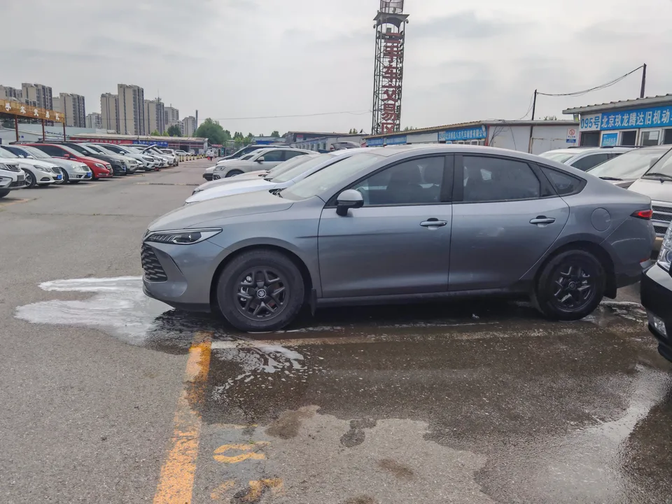 BYD Qin PLUS DM Qin PLUS DM Intelligent Driving Edition DM-i 55KM Leading Edition 2025 — миниатюра 4