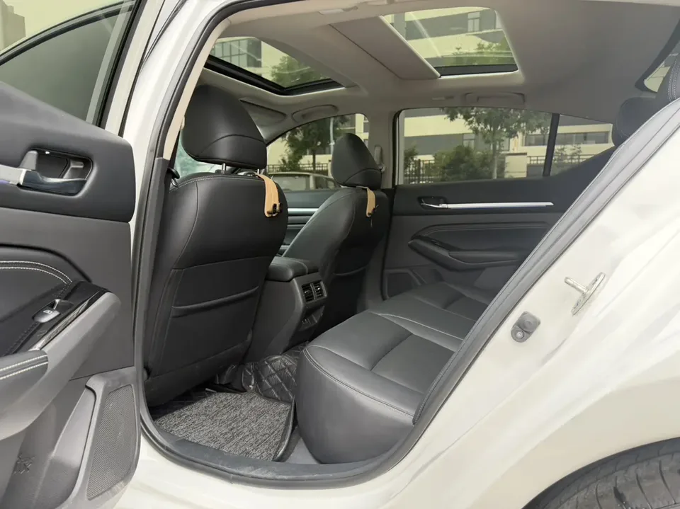Nissan Altima Sound of nature 2.0L XL-TLS Enjoy Edition 2025 — thumbnail 3