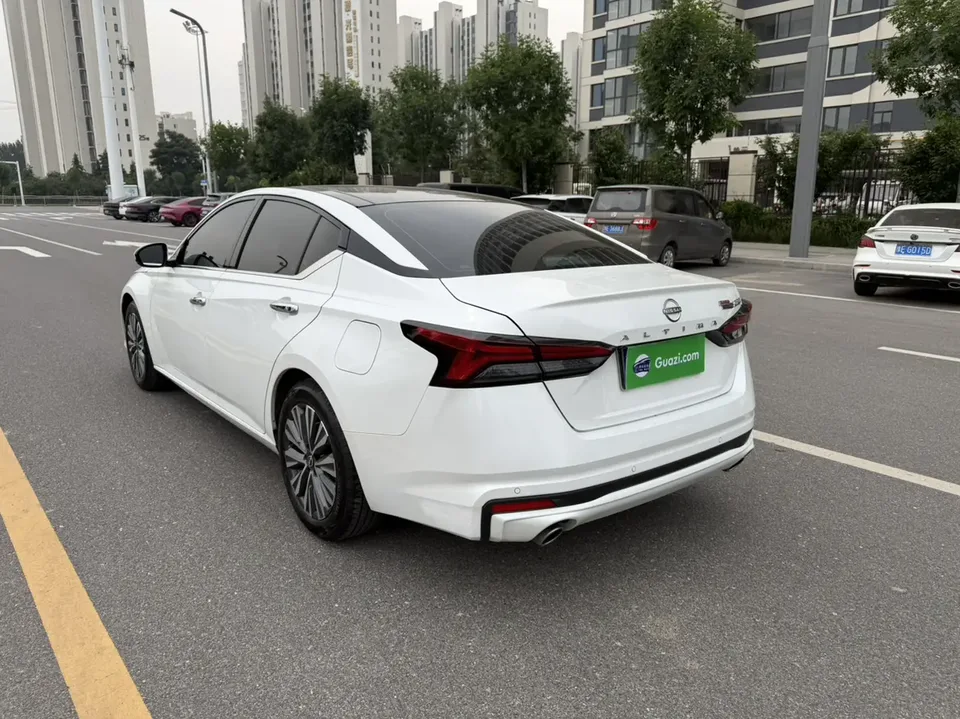 Nissan Altima Sound of nature 2.0L XL-TLS Enjoy Edition 2025 — thumbnail 4