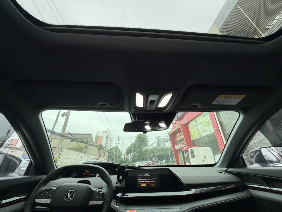 Changan UNI-V Changan UNI-V 1.5T Premium 2024 — thumbnail 4