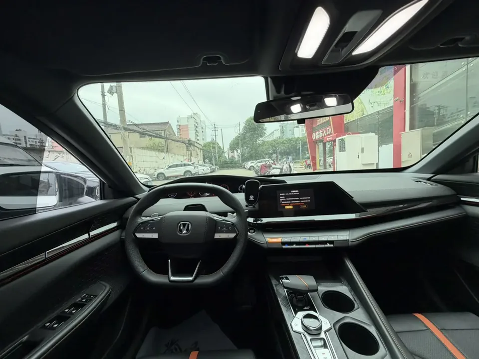 Changan UNI-V Changan UNI-V 1.5T Premium 2024 — thumbnail 5