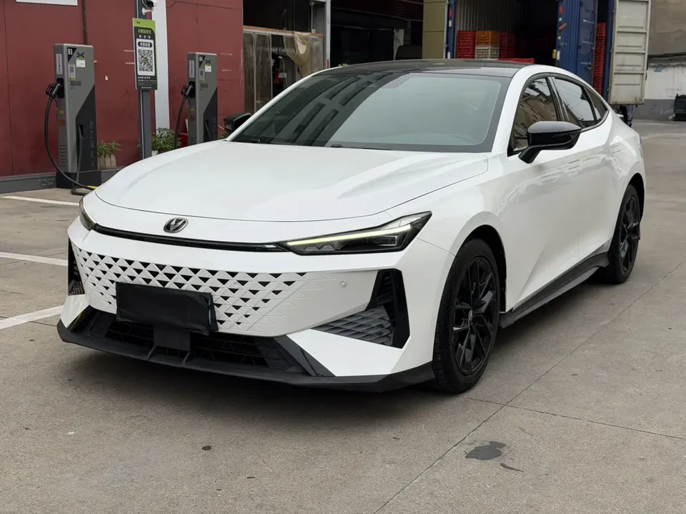 Changan UNI-V Changan UNI-V 1.5T Premium 2024 — photo 1, buy with delivery to Moscow
