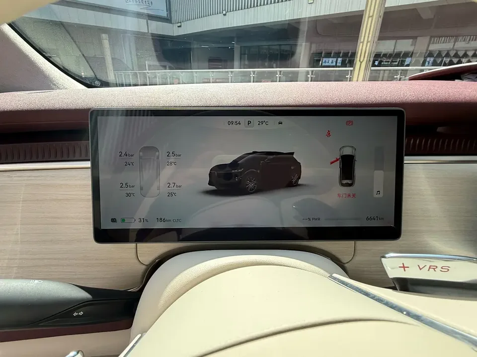 Voyah Courage Courage four-wheel drive Qiankun version 2025 — thumbnail 4