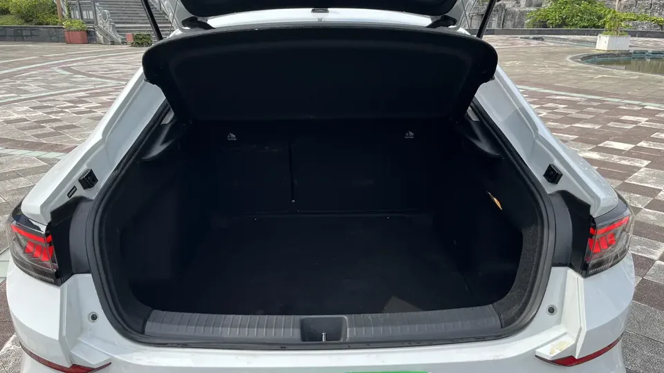 Volkswagen Lamando Lingdu Lingdu L 280TSI DSG Hot Edition 2023 — миниатюра 4