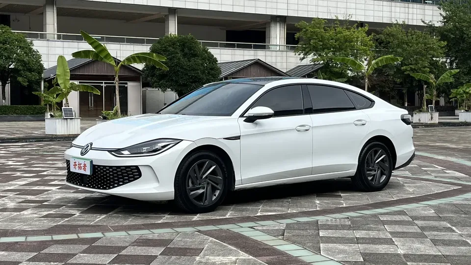 Volkswagen Lamando Lingdu Lingdu L 280TSI DSG Hot Edition 2023 — photo 1, buy with delivery to Moscow