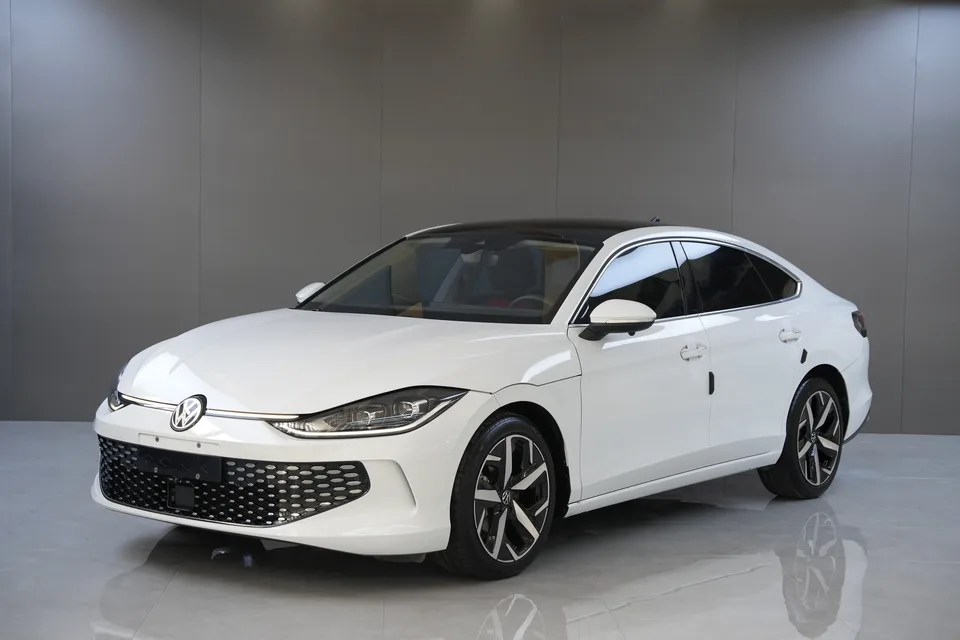 Volkswagen Lamando Lingdu 2024 Lingdu Lingdu L 280TSI DSG Cool Edition 2024 — photo 1, buy with delivery to Moscow