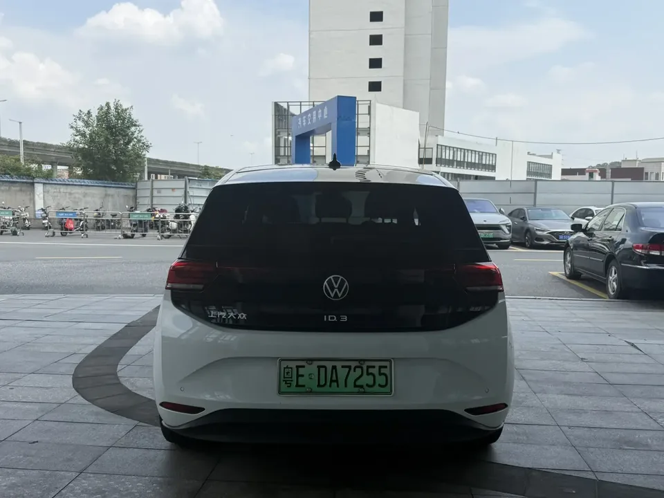 Volkswagen ID.3 Volkswagen ID.3 Outstanding Edition 2024 — thumbnail 2