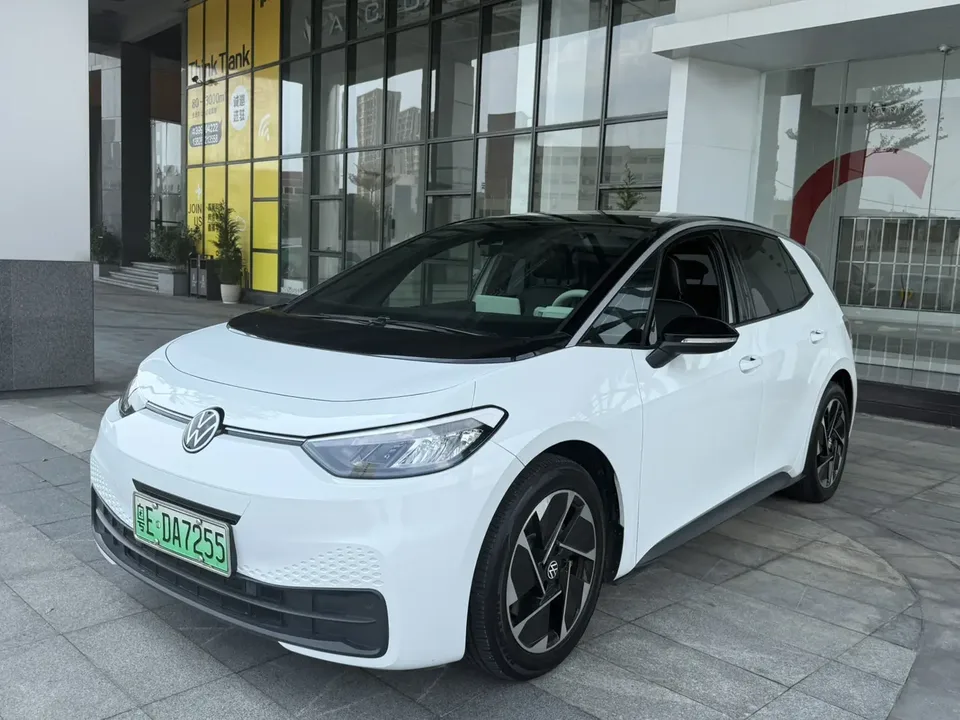 Volkswagen ID.3 Volkswagen ID.3 Outstanding Edition 2024 — photo 1, buy with delivery to Moscow