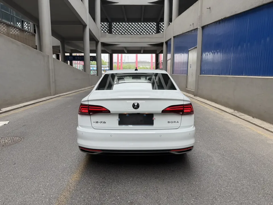 Volkswagen Bora Bora 2021 1.5L Automatic Comfort Smart Connection Edition 2022 — thumbnail 2