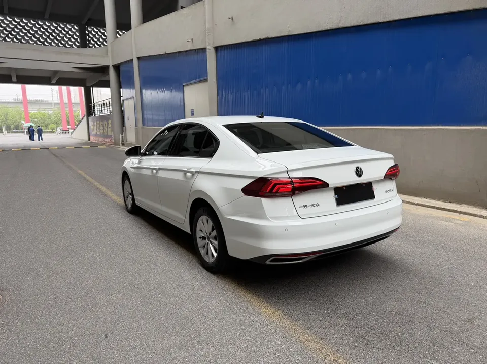 Volkswagen Bora Bora 2021 1.5L Automatic Comfort Smart Connection Edition 2022 — thumbnail 4