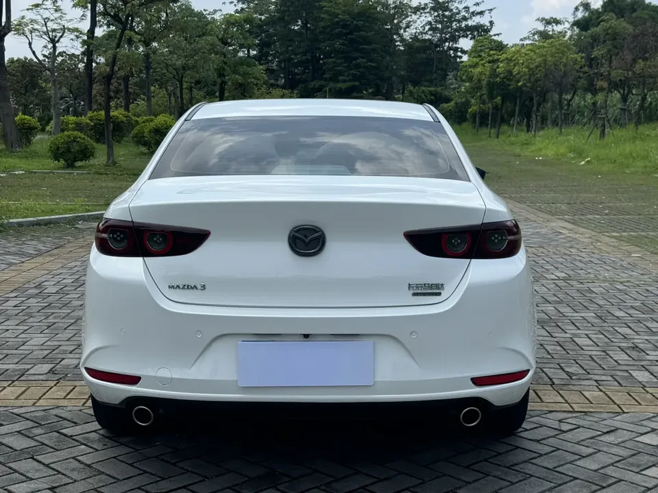 Mazda Axela Mazda3 Angkesela 2.0L Automatic Premium Edition 2023 — thumbnail 2
