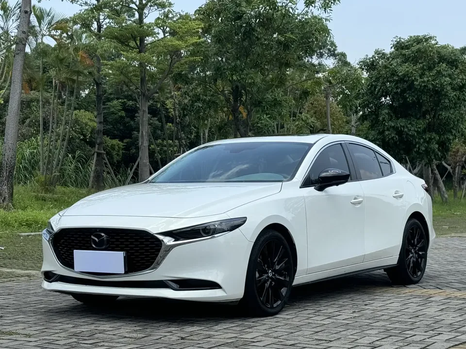 Mazda Axela Mazda3 Angkesela 2.0L Automatic Premium Edition 2023 — photo 1, buy with delivery to Moscow