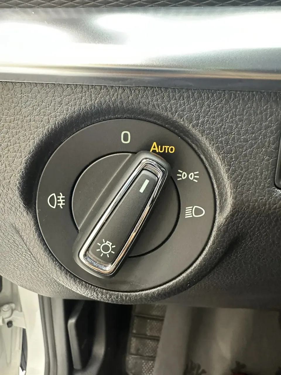 Skoda Comek Comek Modified 1.5L Automatic Comfort Edition 2023 — thumbnail 3
