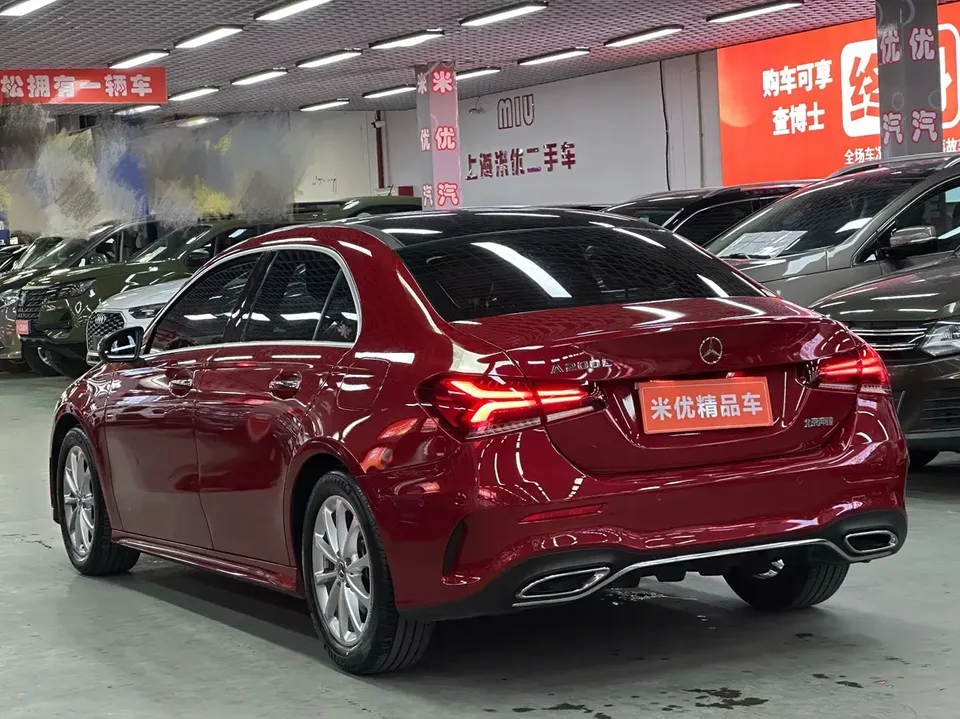 Mercedes-Benz Klasa A Mercedes Benz A Class Mercedes-Benz A-Class 2022 facelift A 200 L sports sedan fashion version 2022 — миниатюра 2