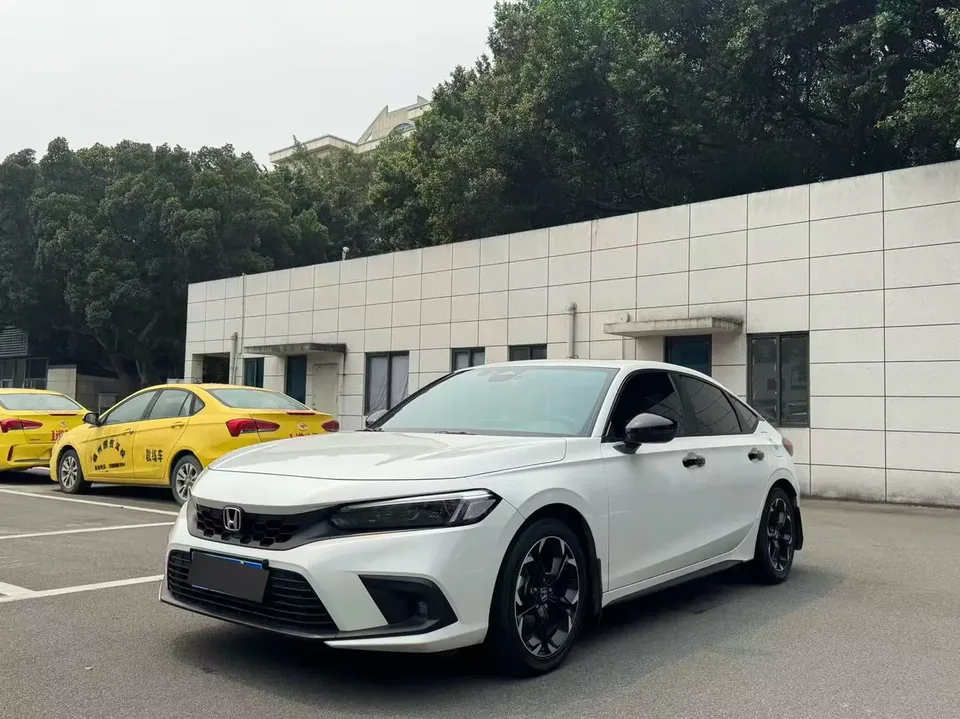 Honda CIVIC Civic 2023 Civic HATCHBACK 240TURBO CVT Extreme Edition 2023 — photo 1, buy with delivery to Moscow