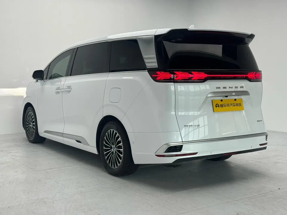 Denza D9 DM D9 DM 970 4WD Flagship 2022 — thumbnail 2
