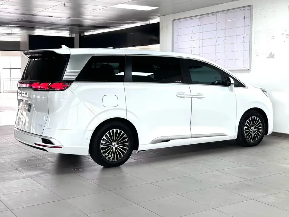 Denza D9 DM D9 DM 970 4WD flagship model 2022 — миниатюра 2