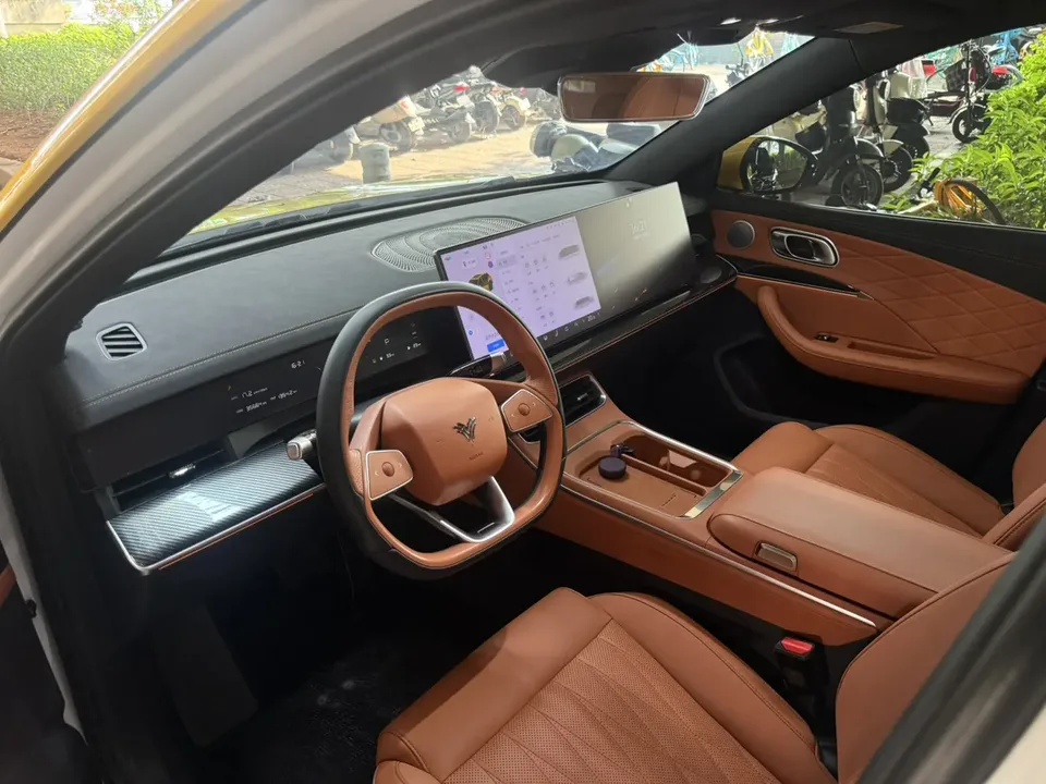 Hozon Neta L Nezha L Extended Range 310 Flash Charge Red Edition 2024 — миниатюра 5