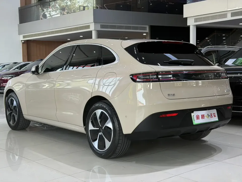 AITO M5 Wenjie M5 Pure electric rear-wheel drive standard version 2023 — thumbnail 2