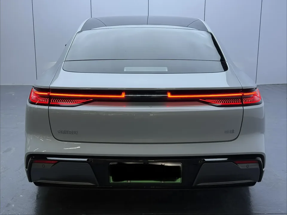 Geely Galaxy E8 Galaxy E8 700km Long-distance Intelligent Driving Edition 2025 — миниатюра 2
