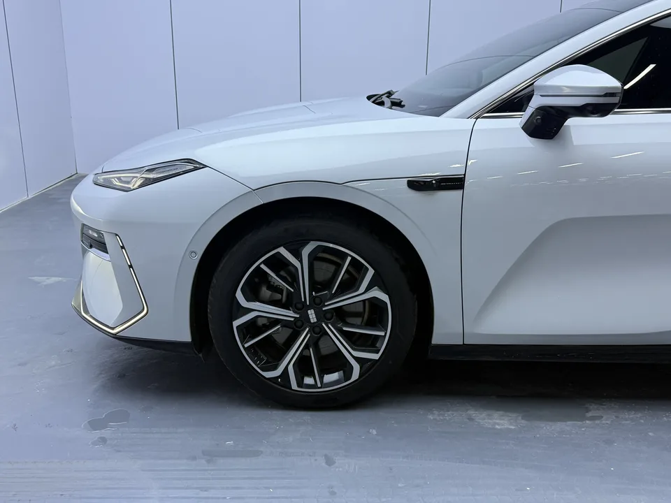 Geely Galaxy E8 Galaxy E8 700km Long-distance Intelligent Driving Edition 2025 — миниатюра 3