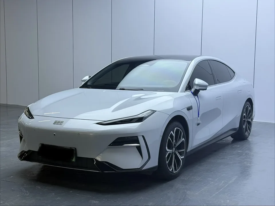 Geely Galaxy E8 Galaxy E8 700km Long-distance Intelligent Driving Edition 2025 — photo 1, buy with delivery to Moscow