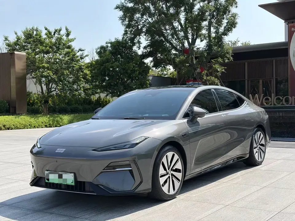 Geely Galaxy E8 Galaxy E8 550km MAX 2024 — thumbnail 4