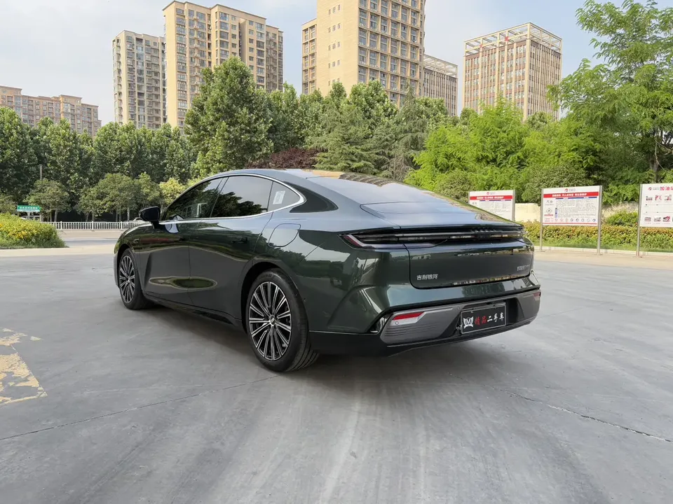 Geely Galaxy Star 8 PHEV Galaxy Star 8 PHEV 130km EM-P Exploration Edition 2025 — thumbnail 4
