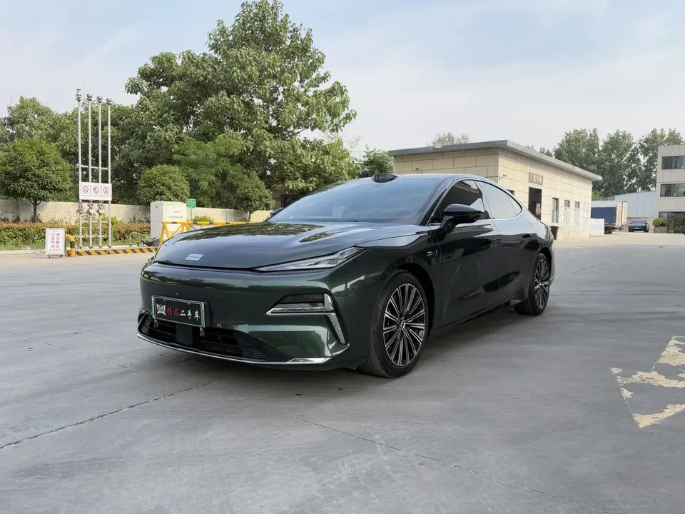 Geely Galaxy Star 8 PHEV Galaxy Star 8 PHEV 130km EM-P Exploration Edition 2025 — photo 1, buy with delivery to Moscow