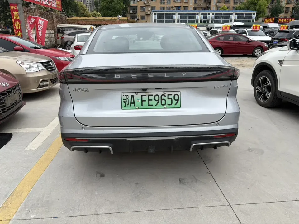 Geely Galaxy L6 Galaxy L6 1.5 EM-i DHT 140KM Starship Edition 2025 — thumbnail 2