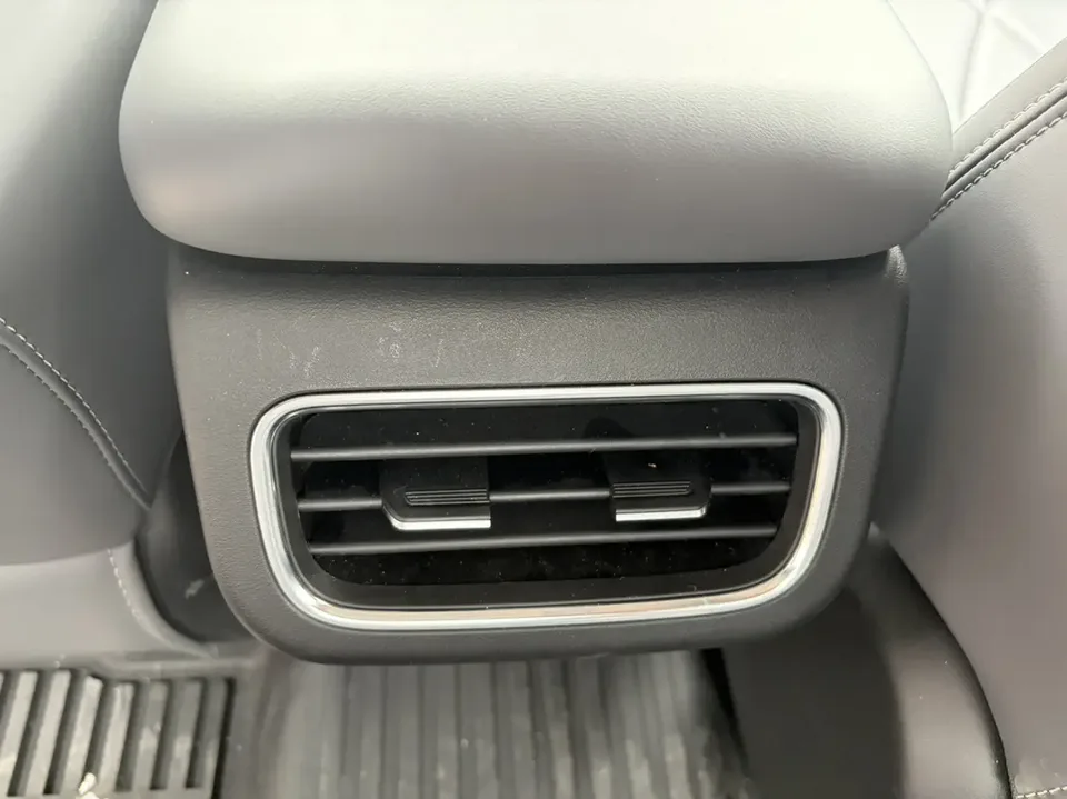Geely Galaxy L6 Galaxy L6 1.5 EM-i DHT 140KM Starship Edition 2025 — thumbnail 4