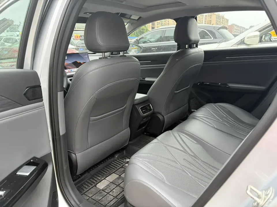 Geely Galaxy L6 Galaxy L6 1.5 EM-i DHT 140KM Starship Edition 2025 — thumbnail 5
