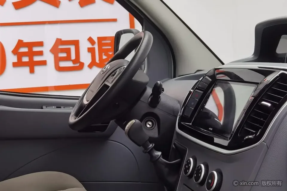 Datong Xintu V80 Xintu V80 2.0T Manual Classic City King Short Axis Mid-Top 3 Seaters 2023 — thumbnail 4