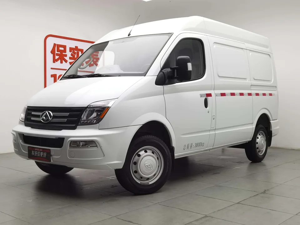 Datong Xintu V80 Xintu V80 2.0T Manual Classic City King Short Axis Mid-Top 3 Seaters 2023 — photo 1, buy with delivery to Moscow