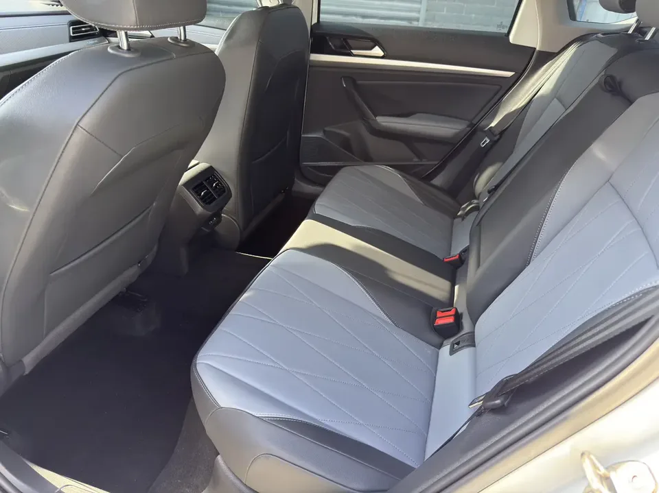 Volkswagen Lavida Lavida 2024 1.5L Automatic Starry Sky 5 Million Edition 2024 — thumbnail 3