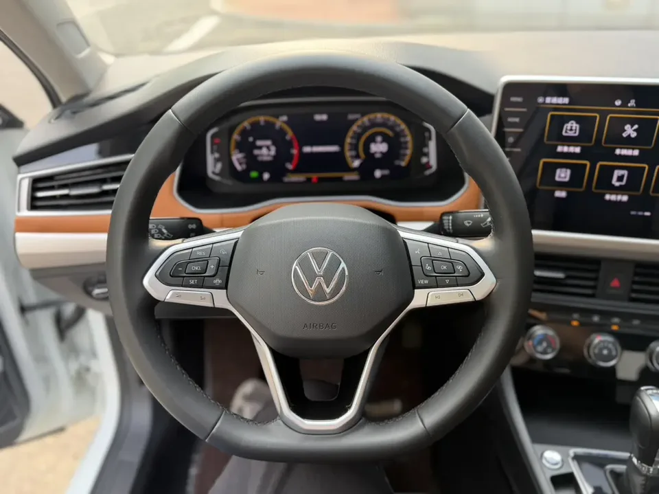 Volkswagen Bora Bora 2023 200TSI DSG Joy Travel PRO Edition 2023 — thumbnail 5