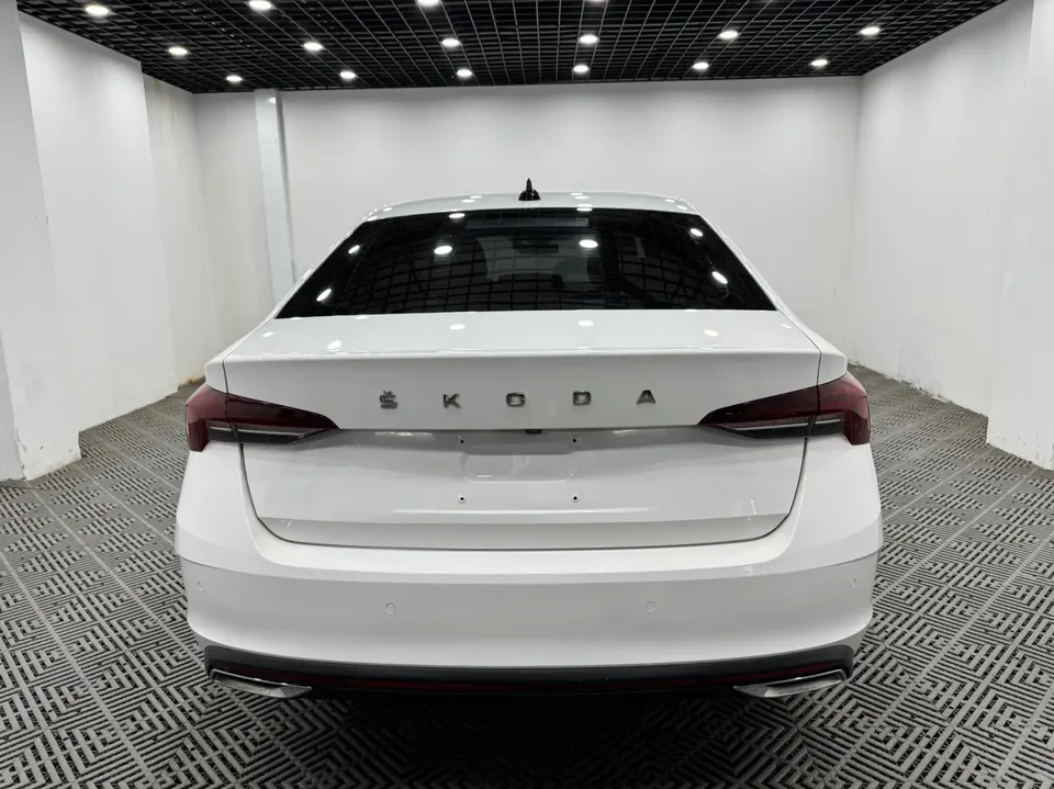 Skoda Octavia Octavia PRO TSI280 DSG Luxury Edition 2022 — thumbnail 2
