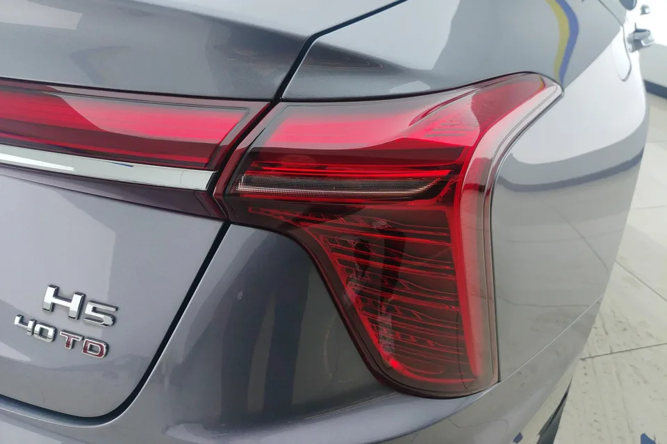 Hongqi H5 Hongqi H5 2024 2.0T Automatic Intelligent Connection Flagship Edition 2024 — thumbnail 2
