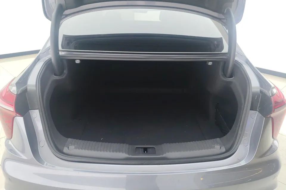 Hongqi H5 Hongqi H5 2024 2.0T Automatic Intelligent Connection Flagship Edition 2024 — thumbnail 5