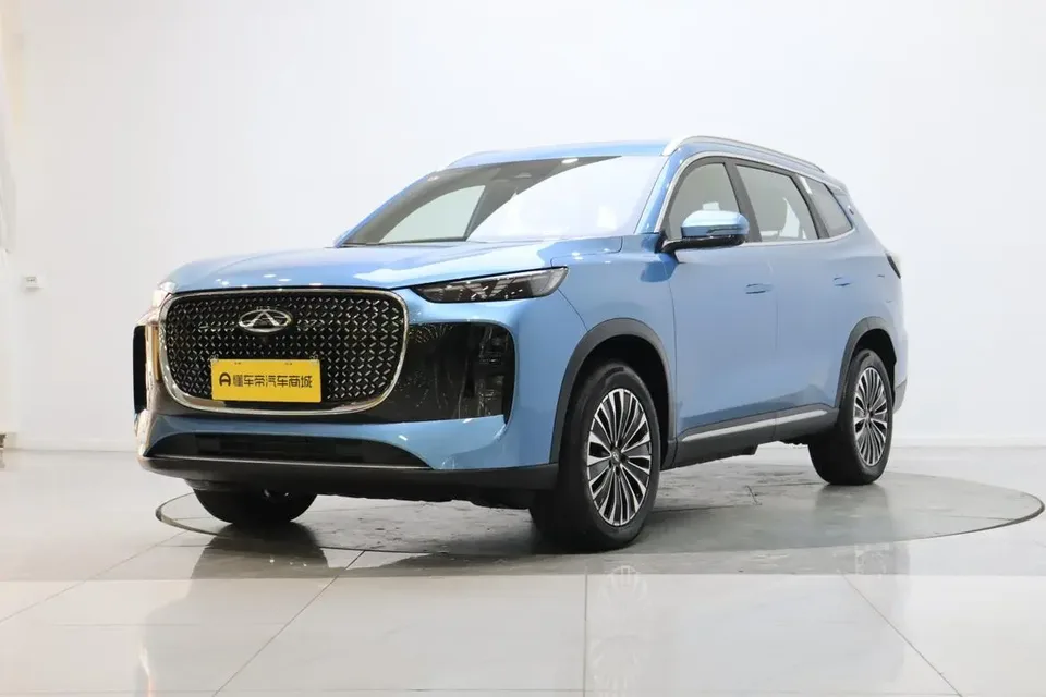 Chery Tiggo 8 PLUS C-DM Tiggo 8 PLUS C-DM 1.5T Premium 2025 — фото 1, купить с доставкой в Москву