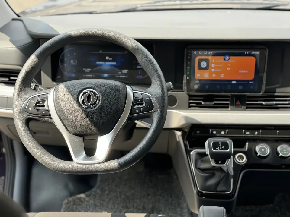 Dongfeng Yufeng Yufeng V9+ 2.0T automatic front-wheel drive multi-function short-axle low-top 5/6 seats 2023 — thumbnail 3
