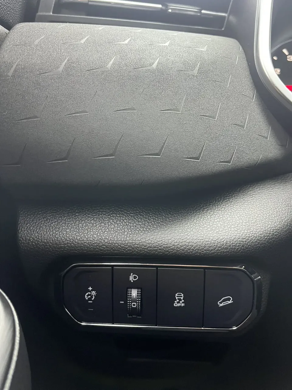 Haval Harvard Red Rabbit Harvard Red Rabbit Haval Red Rabbit 2022 Exclusive Edition 1.5T Brass Rabbit 2022 — миниатюра 5