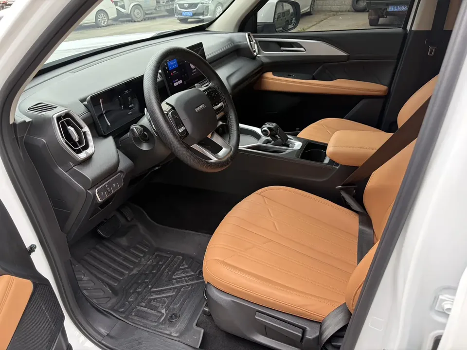 Haval H5 H5 2.0T gasoline leading automatic four-wheel drive 2024 — thumbnail 5