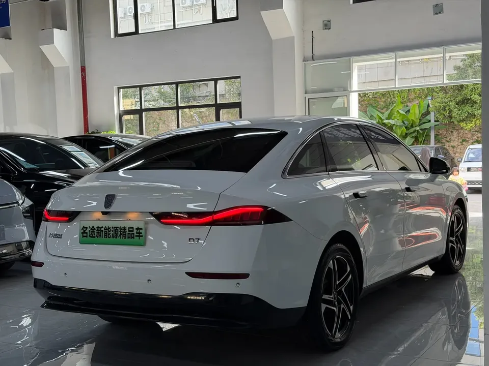 Roewe D7 EV Roewe D7 EV 510 RWD Excellence Edition 2023 — thumbnail 5