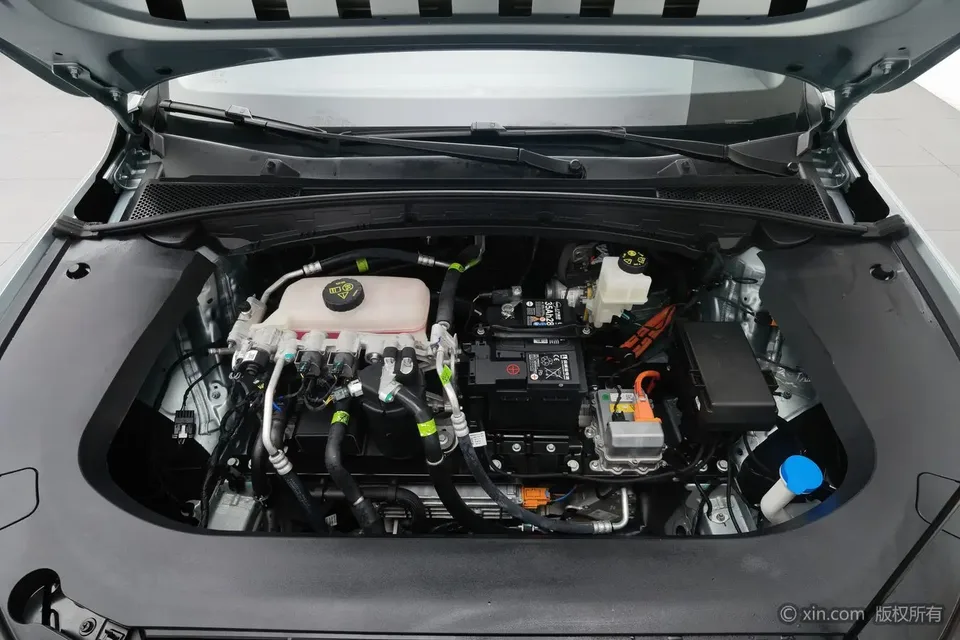 Roewe D6 D6 450km Premium Edition 2025 — thumbnail 2