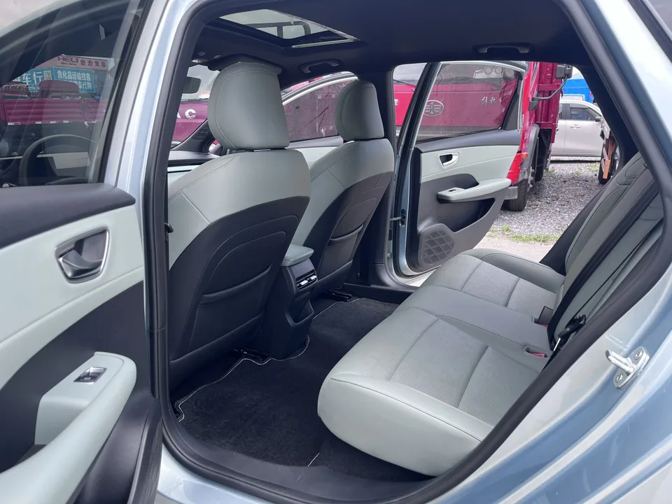 Roewe D6 Roewe D6 520km Smart Edition 2025 — thumbnail 4