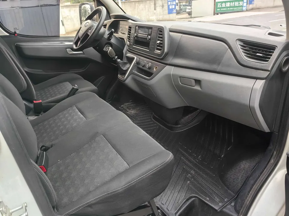 Datong Xintu V80 Xintu V80 2.0T Manual Classic Aoyuntong Power Edition Short Axle Mid-Top 7-9 Seaters 2023 — thumbnail 5