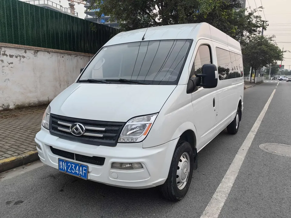 Datong Xintu V80 Xintu V80 2.0T Manual Classic Aoyuntong Power Edition Short Axle Mid-Top 7-9 Seaters 2023 — photo 1, buy with delivery to Moscow