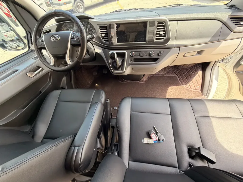 Datong Xintu V80 Xintu V80 PRO 2.0T manual Aoyuntong long axis mid-top 147Ps 6-9 seats 2025 — thumbnail 3