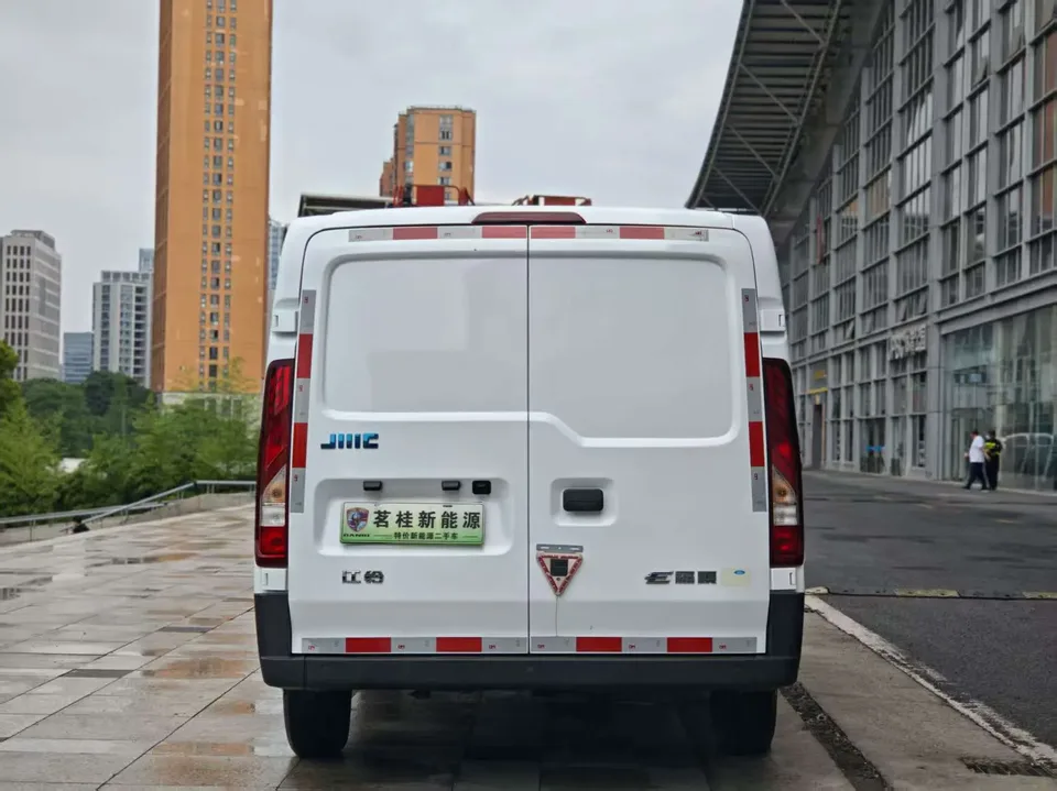 Jiangling E Fushun E Fushun blind window version 41.86kwh short axle low top 3 tons 2025 — thumbnail 2